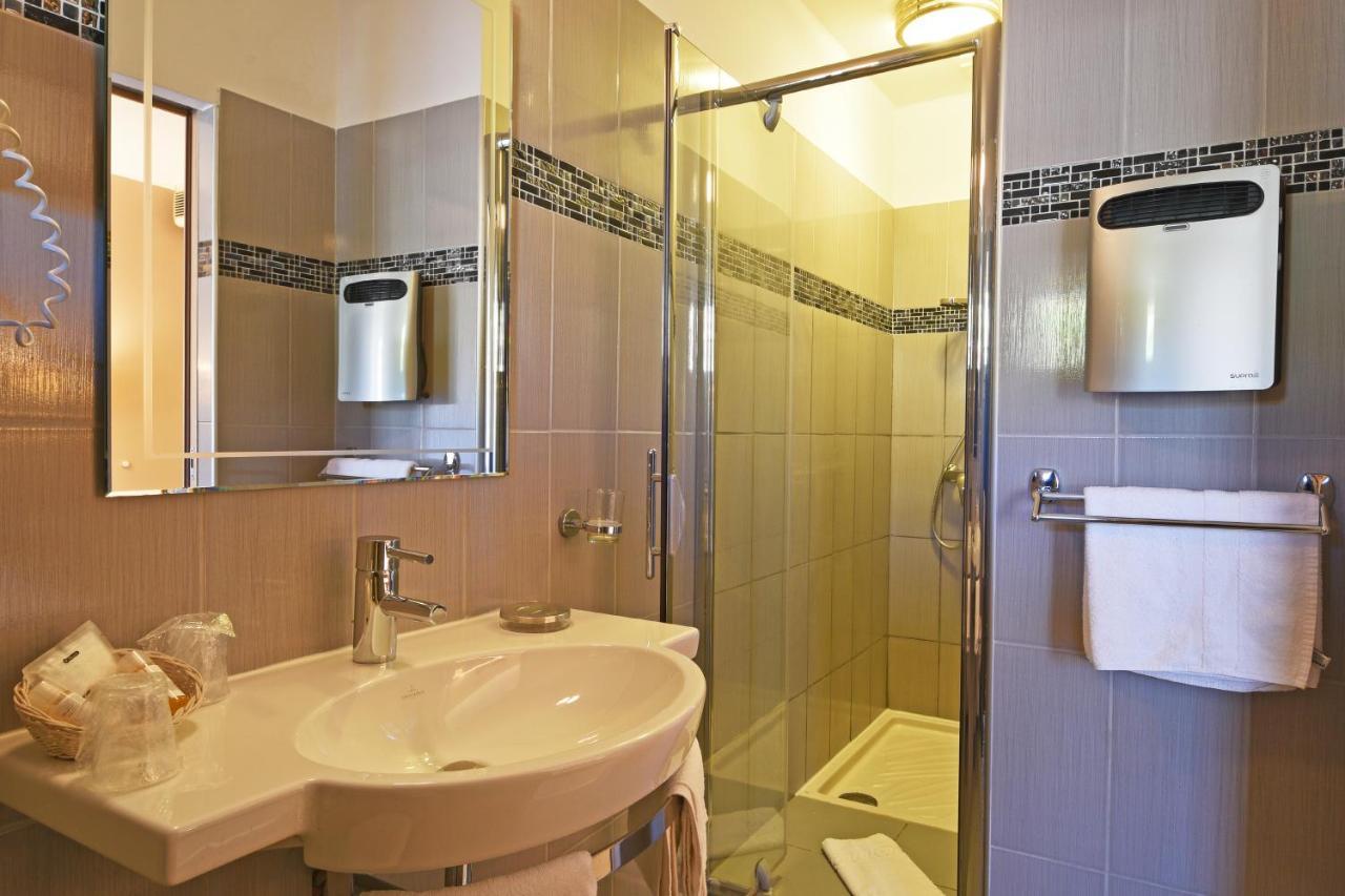Hotel Tettola แซ็งต์-โฟลร็องต์ ภายนอก รูปภาพ