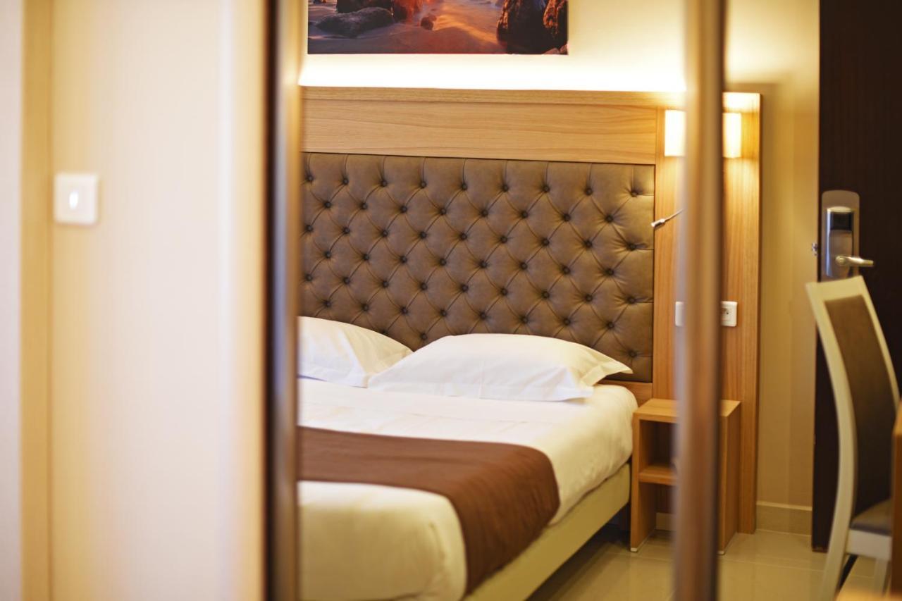 Hotel Tettola แซ็งต์-โฟลร็องต์ ภายนอก รูปภาพ
