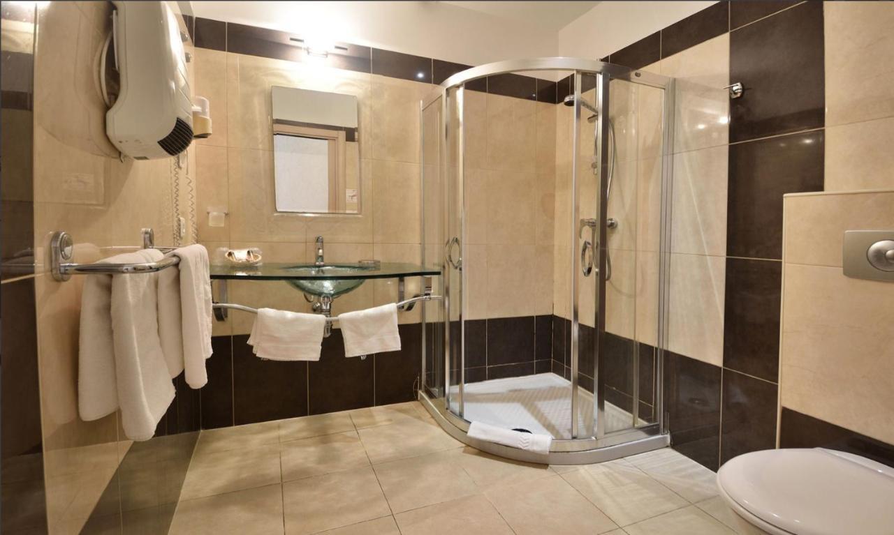 Hotel Tettola แซ็งต์-โฟลร็องต์ ภายนอก รูปภาพ