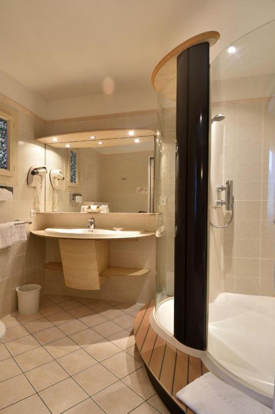 Hotel Tettola แซ็งต์-โฟลร็องต์ ภายนอก รูปภาพ